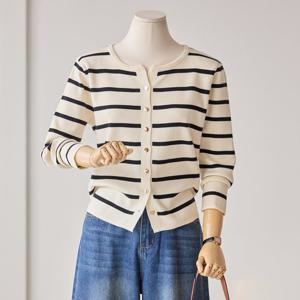 [커스텀에이블] 골드 버튼 스트라이프 가디건_T2602CD024A