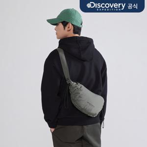 [디스커버리] 커브 패디드 드로스트링 퍼커링 백 M (D.KHAKI)  DXCR5145N-LKS
