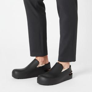 보테가베네타 퍼들 시어링 러버 슬링백 남성 샌들 676886 V1BM0 1000