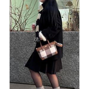 닥스 액세서리 여성 25SS 스테디셀러 브라운 체크 가죽 토트백 WCBA5E832W2