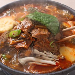 [무보까국밥] 한식명장 국내산 고기듬뿍 순살 감자탕 600g x 2팩, 뼈없는 감자탕 (총 1.2kg)