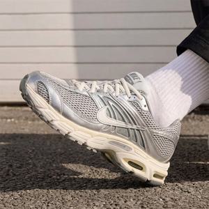 나이키 데일리 사계절 남성 에어맥스 모토2K 러닝 운동화 IQ7592-077