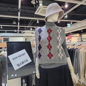 밀스튜디오 DP02 아가일무늬 라운드니트조끼 LRAIVS110