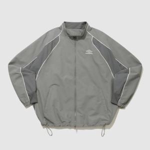 엄브로바람막이 LQC UQ121CJK25-GKA 엔지니어드 스탠넥 웜업 바람막이 자켓 / GREY KHAKI