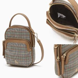 [헤지스] 브라운 체크 나일론 미니 크로스백 HIWA5F431W2