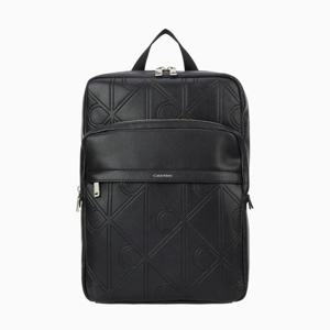 CK진  남성 라지 엠보스드 엠블럼 슬림 스퀘어 백팩(4D3328G-UB1)