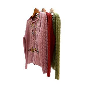 [비꼴리끄(여성)]울 트위스트 조직 자수 가디건 B234KC3050