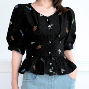 [비꼴리끄]앞요크 뒷스모킹 블라우스 B252WB3130