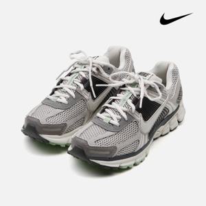 나이키 우먼스 줌 보메로 5 캐주얼 운동화 FB8825-001