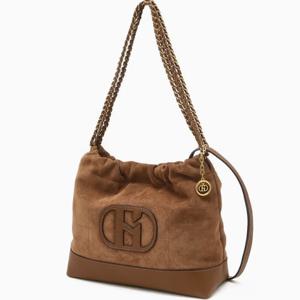 [헤지스ACC] 스웨이드 베이지 레더 퀼팅 체인 호보 숄더백 L HIBA5F594I2