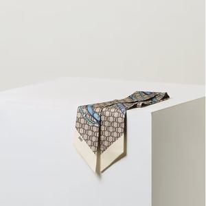 [닥스핸드백] 브라운 DD 패턴 실크 스카프DCSC6E381W2