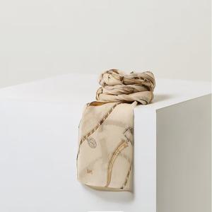 [닥스핸드백] 아이보리 직사각 실크 쉬폰 스카프 DCSC6E681IV