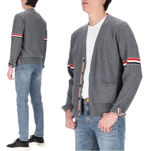 [톰브라운] 스트라이프 암밴드 MKC519A Y1002 035 릴렉스핏 브이넥 울 가디건