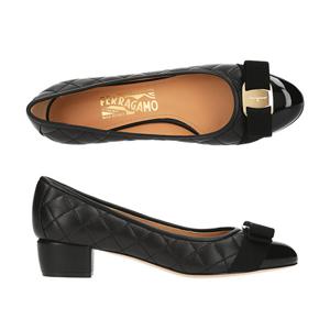 페라가모 01 M832 0672114 바라 보우 퀄팅 펌프스 힐