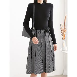 [모리스커밍홈]헤링본 배색 포인트 니트 원피스_M2601OP005A