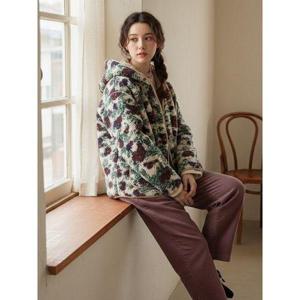 [써스데이아일랜드]후드 패턴 무스탕(T238MLT237W)