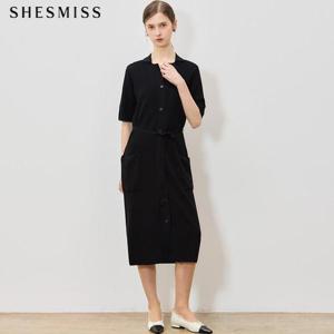 [쉬즈미스(SHESMISS)] 스르르 찰랑 포켓 오픈카라 니트 원피스 (택가격: 258000원)