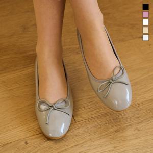 미르바네스슈즈 유광 리본스트랩 플랫슈즈