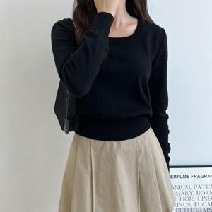 여성 스퀘어넥 크롭 무지 니트티 귀여운 데이트룩