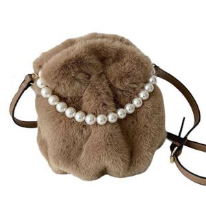 여성 겨울 크로스백 털가방 페이크퍼 진주 토트백 WFG3NT7