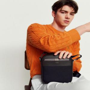 헤지스 액세서리 남성 [스테디셀러] 브라운 로고프린트 가죽 크로스백  (WUBA4F029W3)