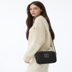 닥스 액세서리 여성 [스테디셀러] 블랙 DD로고 소가죽 크로스백  (WCBA4F491BK)