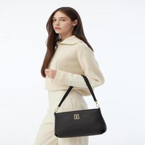 닥스 액세서리 여성 [스테디셀러] 블랙 DD로고 소가죽 숄더백  (WCBA4F471BK)