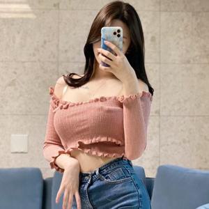 20대 여성 프릴 오프숄더 긴팔 크롭티 연말 파티룩 W9970CA