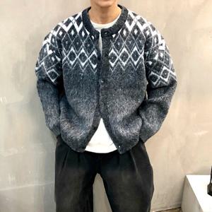 맨스토리 / 루즈핏 모헤어 노르딕 보카시 배색 라운드 단추 남자 겨울 가디건