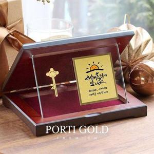 갤러리아_[뽀르띠] 순금 24K 1.875g 병오년 황금열쇠 골드바 크리스탈 상패