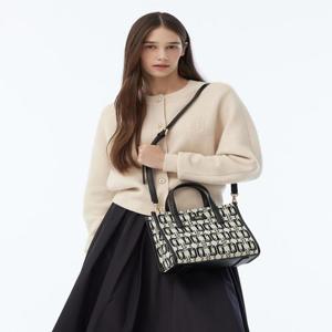 닥스 액세서리 여성 [스테디셀러]블랙 DD로고 자카드 토트백  (WCBA4F334BK)