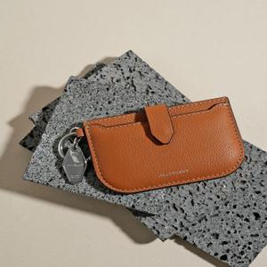 질스튜어트 뉴욕 액세서리[보우][키링포함] 브라운 소가죽 카드지갑 겸 참장식  (JAWA6E221W2)