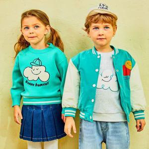 [밀리밤] 시그니처그래픽맨투맨 MLMA24S5A_7358