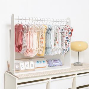 철제 미니행거 수납장 위 행거