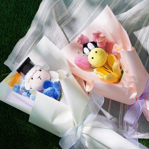 학사모 뜨개 꽃다발 조화 장식