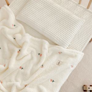 포근 감성 겨울 애착이불 극세사 자수 블랭킷 담요 2종 (M/L)