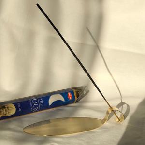 Oval incense holder