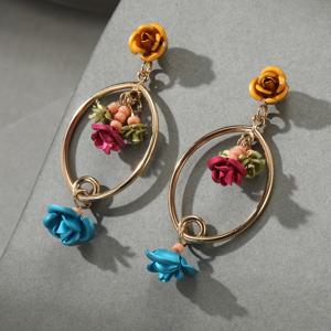 TEMU 여성을 위한 빈티지 스타일의 우아한 컬러 메탈 장미 귀걸이 한 쌍. 축제, 생일, 데이트, 졸업식, 연회, 결혼식, 파티, 휴가, 쇼핑, 비즈니스 및 일상적인 출퇴근에 적합합니다.