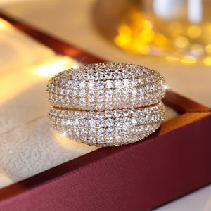 TEMU 세련되고 우아한 여성용 반지. 클래식한 라이트 럭셔리 디자인, 구리 인레이 및 합성 지르코니아 스톤이 특징입니다.