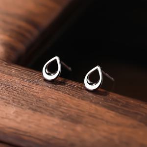 TEMU 여성을 위한 워터 드롭 홀아웃 귀걸이 - 925 실버, 가벼운, 스타일리시하고 다용도, 섬세한 귀 피어싱 디자인