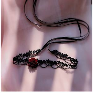 TEMU 검은색 레이스 타이가 달린 긴 초커 목걸이, 목뼈 주변에 직조 장미 디자인