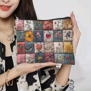 TEMU 다양한 디자인과 색상의 패치워크 퀼트 1개와, 접이식, 가벼운, 메이크업 보관을 위한 지퍼가 장착된 다용도 화장품 가방이 함께 제공됩니다. 이 여행용 세면도구 필수품 가방은 생생한 노란색으로 제공됩니다.