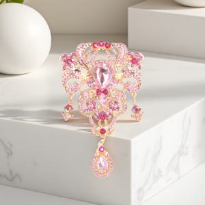 TEMU 영국식 왕관 테마 행사, 포멀 디너, 세련된 모임에 완벽한 아름다운 왕관 스타일 브로치. 드레스, 진주 주얼리, 클러치 핸드백과 함께 어울립니다. 빈티지 디자인과 핑크 라인스톤으로 세련된 왕관의 매력을 더합니다.