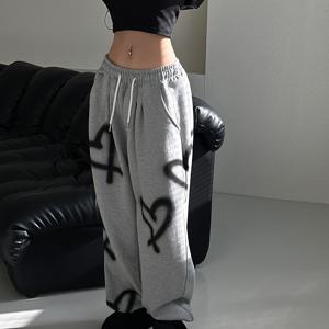 TEMU 하트 그래피티가 돋보이는 하이웨이스트 드로스트링 스웨트팬츠 & 캐주얼 바지, 인스 스타일의 편안한 가을/겨울 의상|냉장고바지|바지|여성의류