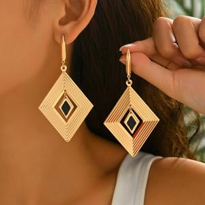 TEMU 1쌍 모던 엘레강트 로마스 귀걸이 - 골든 & 블랙 기하학 스터드, 연중 내내 활용 가능한 파티 웨딩 데일리 웨어, 시대를 초월한 내구성 있는 귀걸이