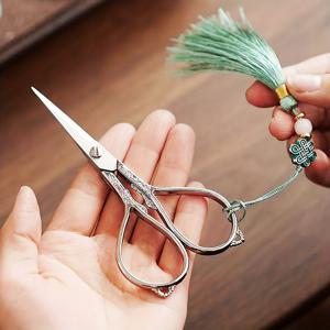 TEMU 1개 빈티지 스테인리스 스틸 고급 소형 가위 - 그린 태슬과 플로럴 패턴 핸들, 전문 자수 재봉 가위, 바느질, 패브릭 및 종이 공예, 일상 가정용, 사무실 및 학교 교사용, 인체공학적 디자인 커팅 액세서리, 장식용 가위