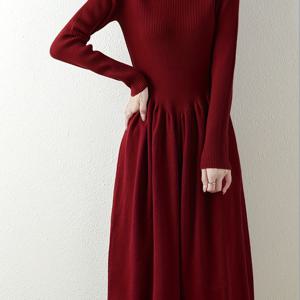 TEMU 여성용 허리 디자인의 슬림한 실루엣 피티드 드레스. 새로운 스타일은 세미 하이 칼라로, 봄과 가을에 완벽하며 A라인 롱 드레스와 닮아 있습니다.