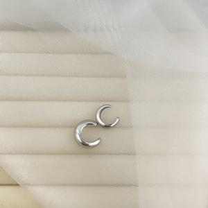 TEMU 여성을 위한 스타일리시한 골드 클립형 귀걸이 커프스 | 펜치 없이 사용 가능한 C자형 디자인, 교육자, 졸업식 및 축하 행사를 위한 이상적인 주얼리 선물 - 모든 계절에 적합, 시크한 액세서리, 광택 있는 표면, 도금