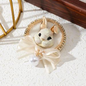 TEMU 1개, 우아하고 귀여운 스타일, 수제 패브릭 배지 디자인, 드립 에나멜 귀여운 토끼 합금, 반짝이는 라인스톤 인레이, 모조 인조 진주, 리본 보우 여성용 브로치, 라펠 핀, 일상복 및 파티 선물용으로 적합