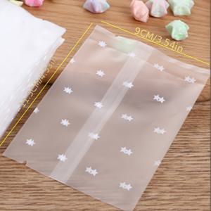 TEMU 95개/팩 흰색 별 프린트 프로스트 플라스틱 슬리브 | 기계 밀봉, 일회용, 얇은 코팅 (선물 카드, 주얼리, 수집품 & 공예품용) - 트레이딩 카드, 사진 & 작은 액세서리 보관을 위한 파우치